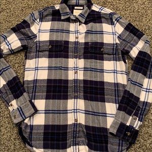 AEO Black white and blue plaid button down shirt